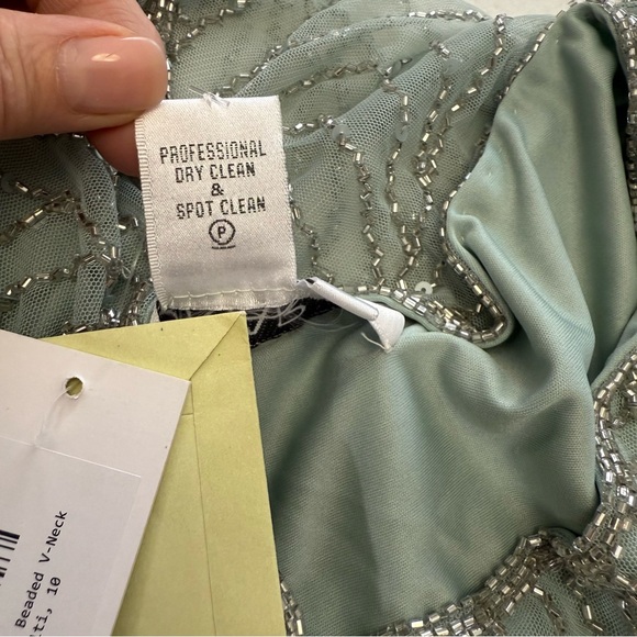 NWT. J Kara Women's Geometrical Beaded V-Neck Capelet Dress - Picture 13 of 13